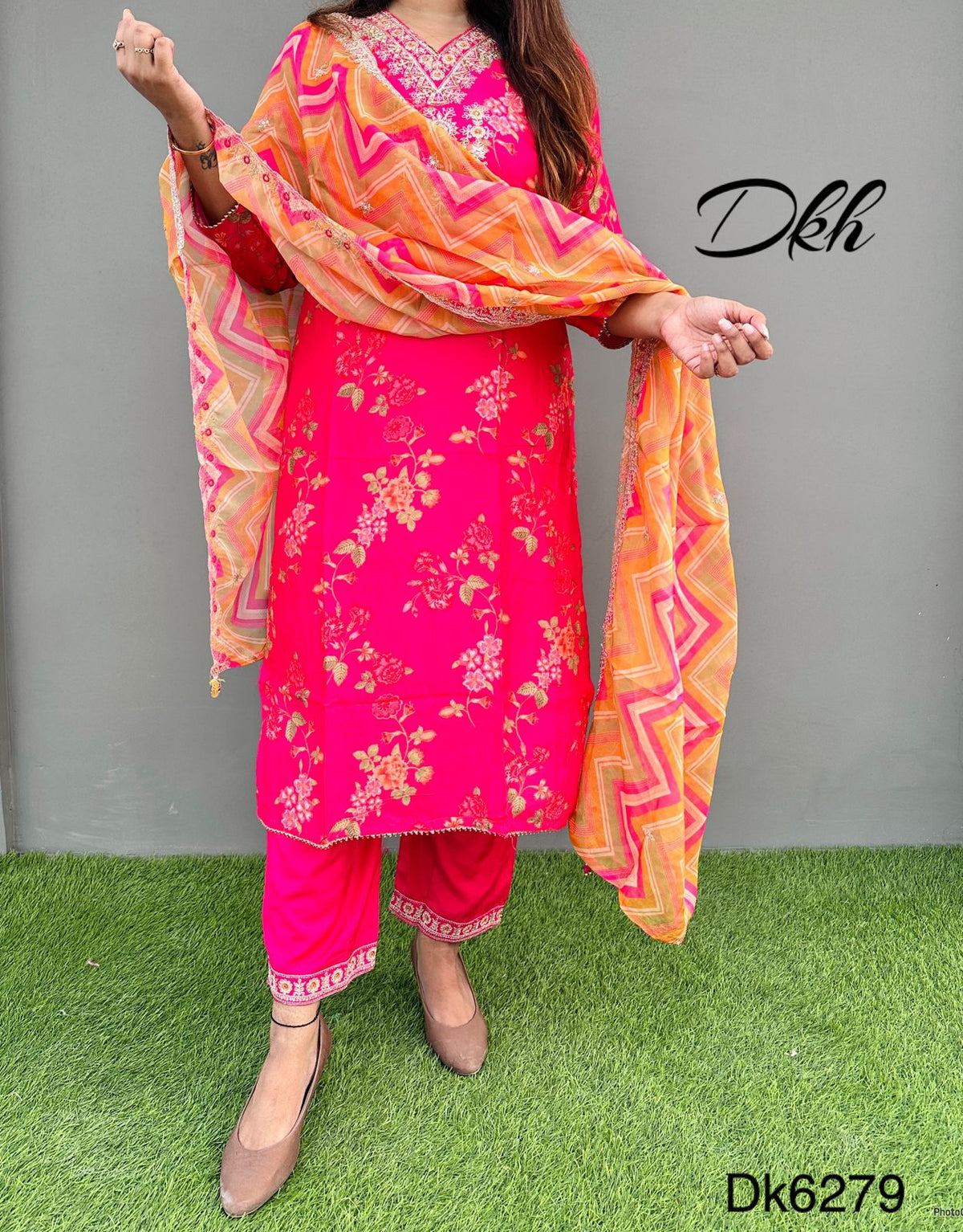 dk6269 Premium pure silk 3 pc suit set with lining inside paired up with pure organza dupatta.